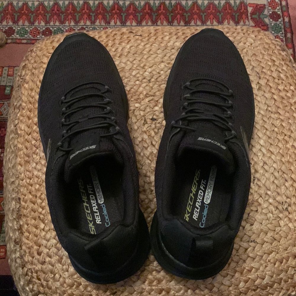 Size 10 black Skechers